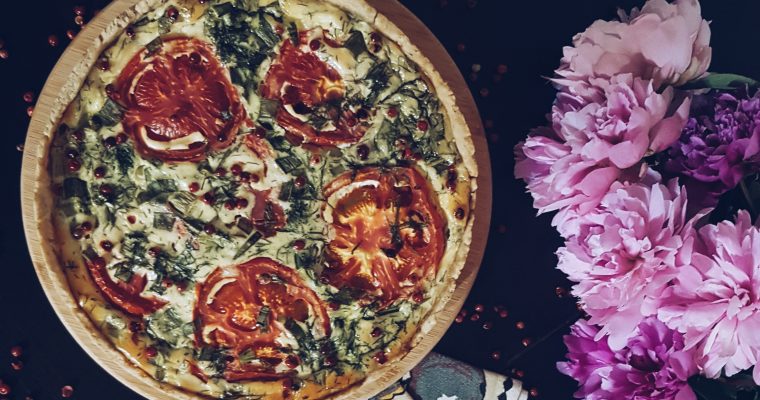 Quiche cu telemea, rosii si ceapa verde