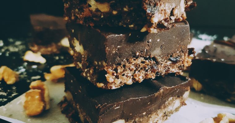 Brownie raw vegan cu nuci