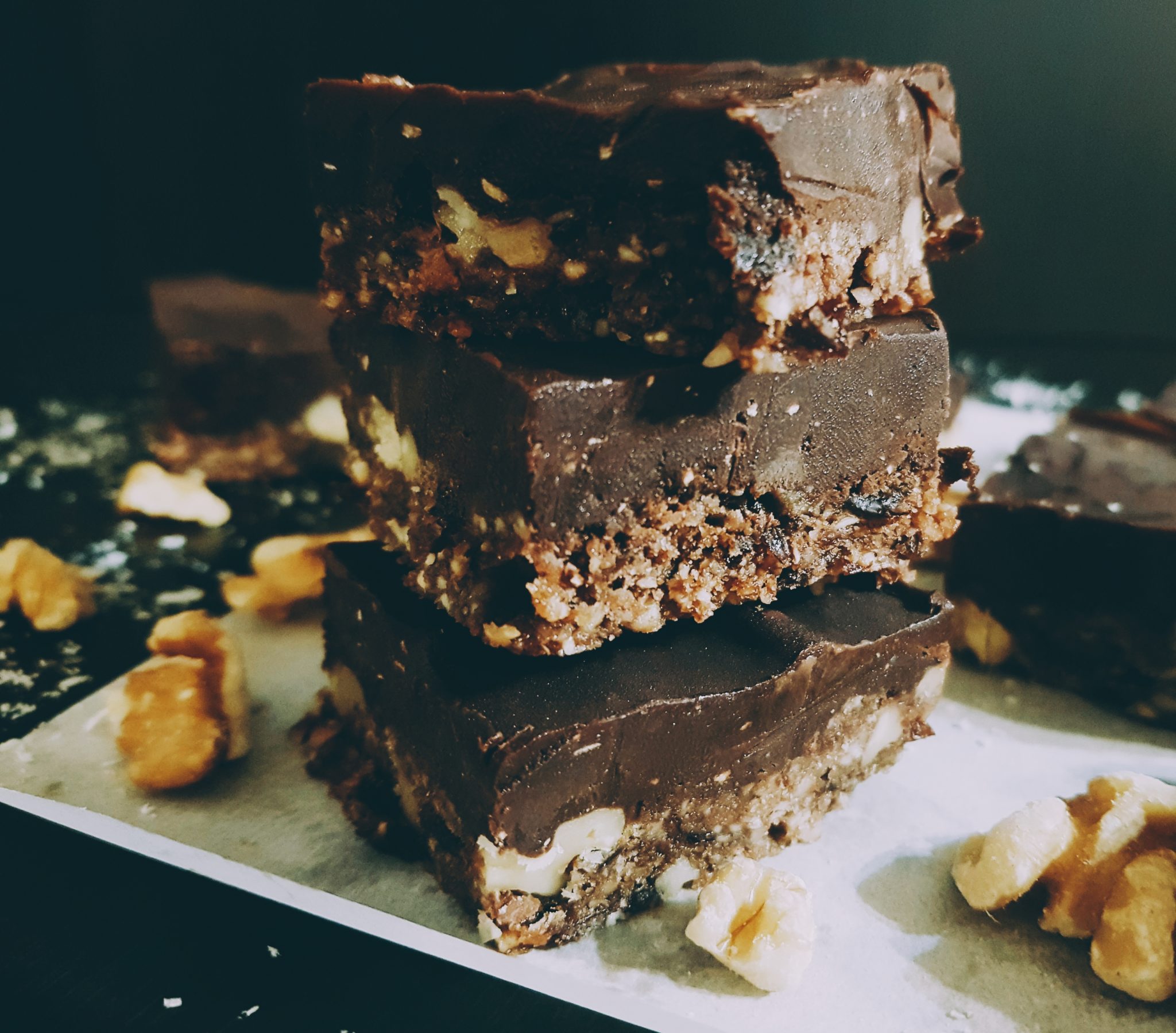 Brownie raw vegan cu nuci