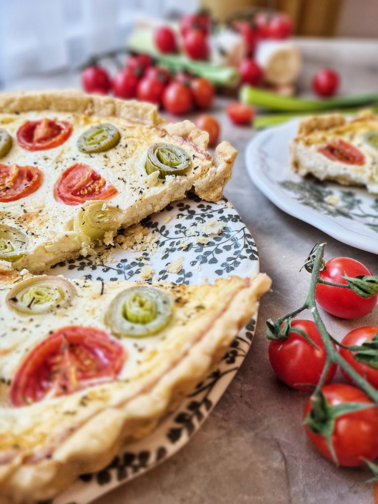 Quiche cu branza feta, praz si rosii