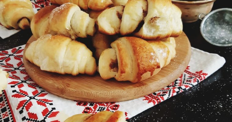 Cornuri pufoase cu si fara gluten