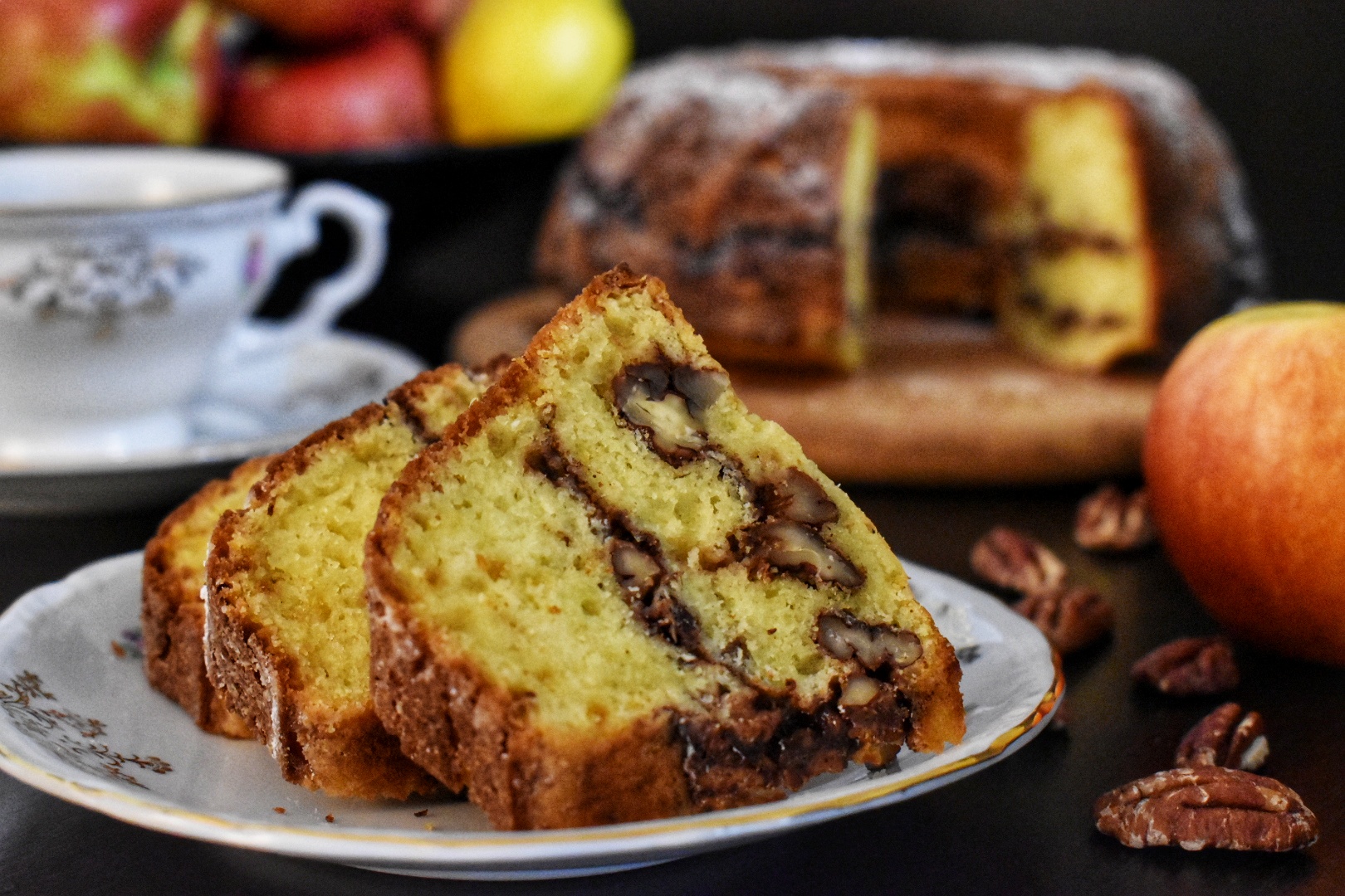 Prajitura bundt cu nuci pecan si scortisoara