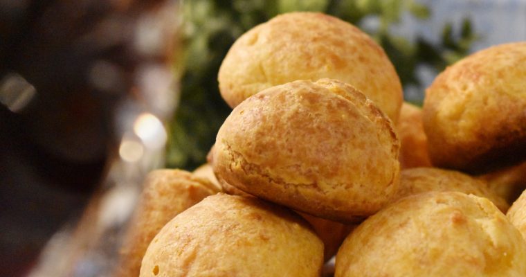 Gougeres sau gogosi cu branzeturi in aluat