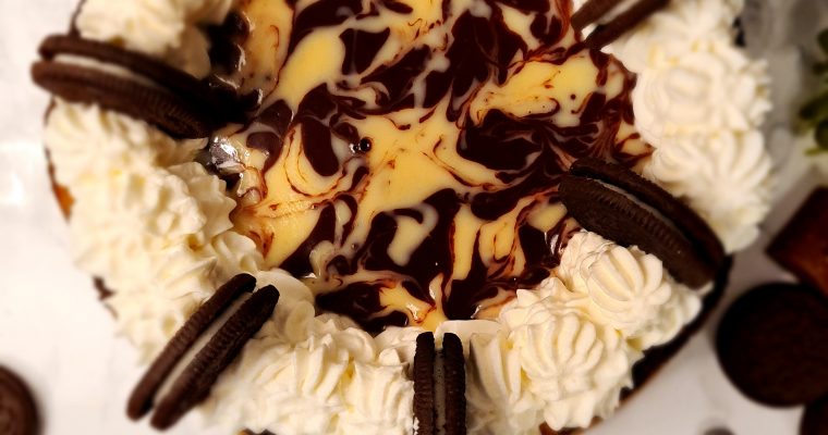 Cheesecake cu biscuiti Oreo si ciocolata