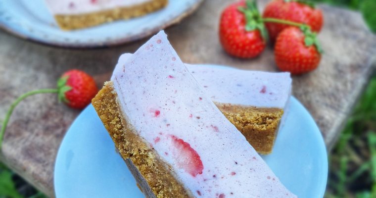 Cheesecake fara coacere cu capsuni