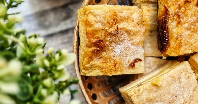 Placinta cu branza, stafide si rom