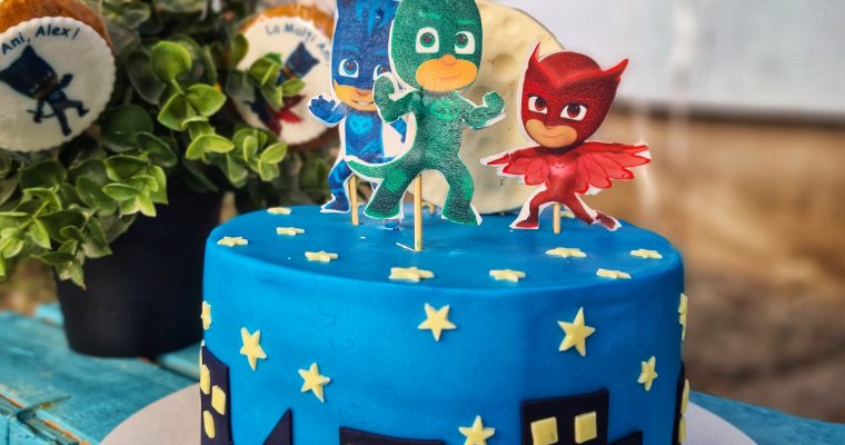 Petrecerea de 4 ani cu eroi in pijama