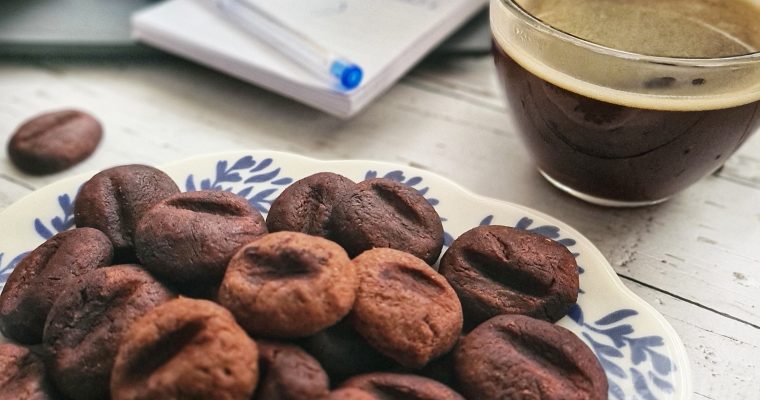Biscuiti in forma de boabe de cafea