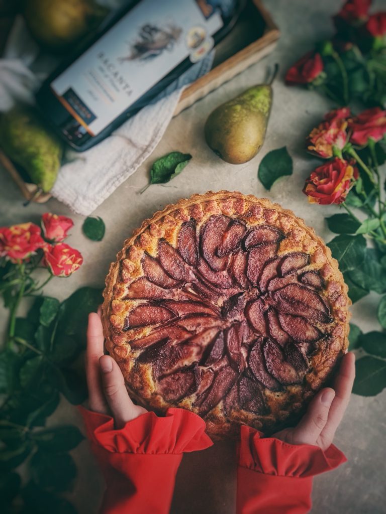 Tarta cu pere posate si crema frangipane