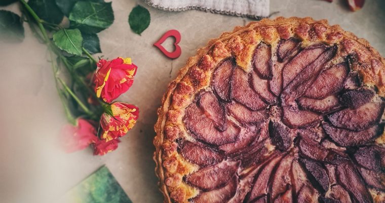 Tarta cu pere posate si crema frangipane