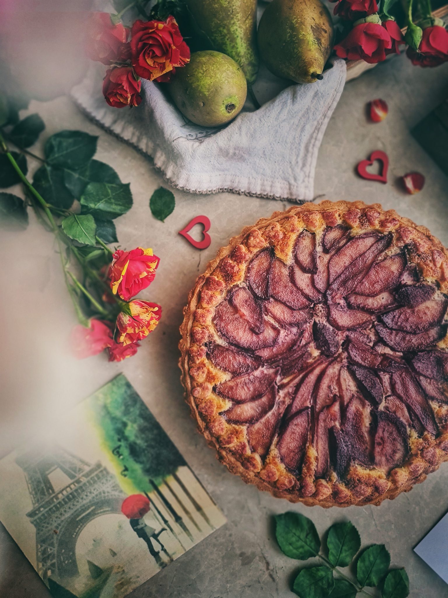 Tarta cu pere posate si crema frangipane