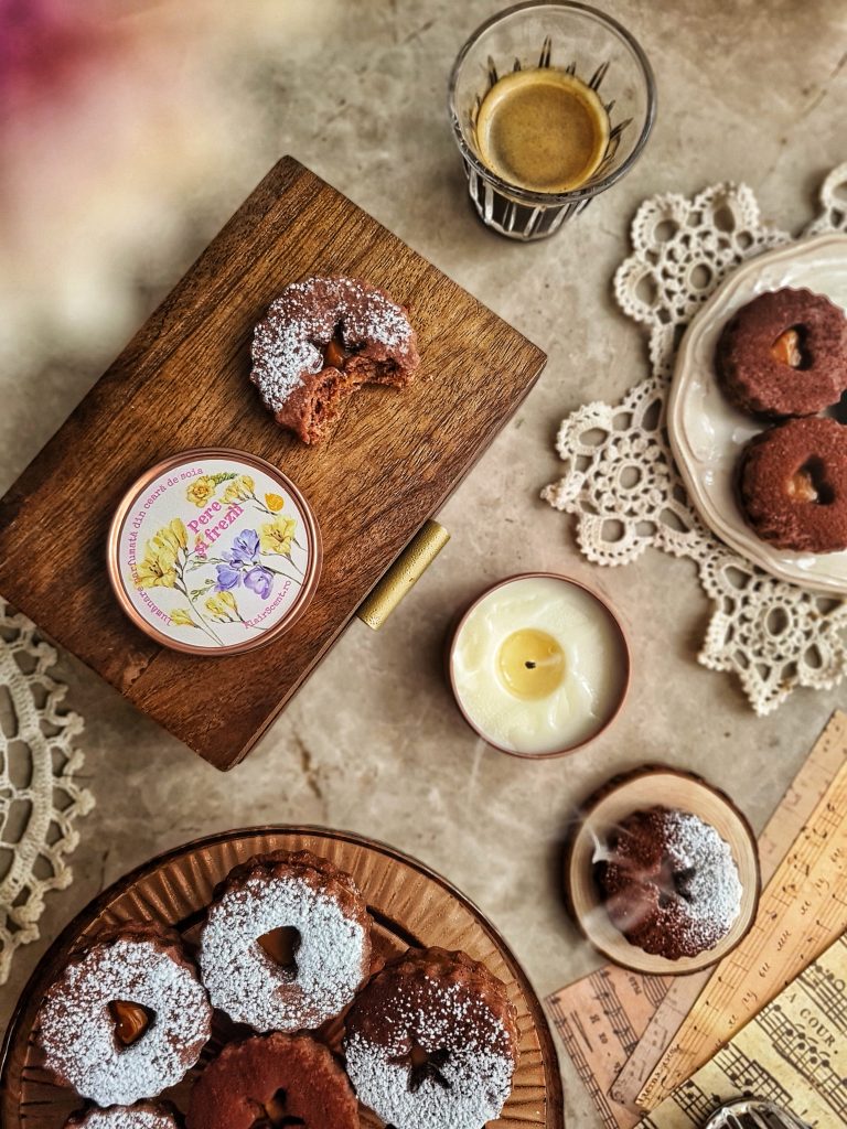 Biscuiti Linzer cu cafea si dulce de leche