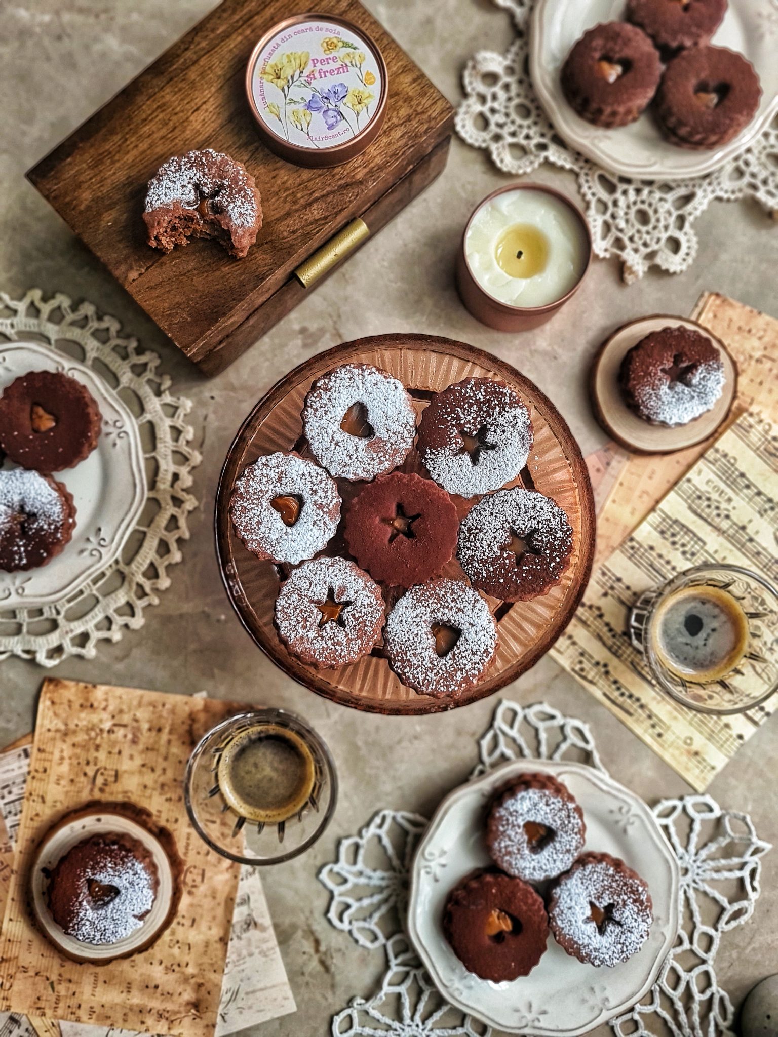 Biscuiti Linzer cu cafea si dulce de leche