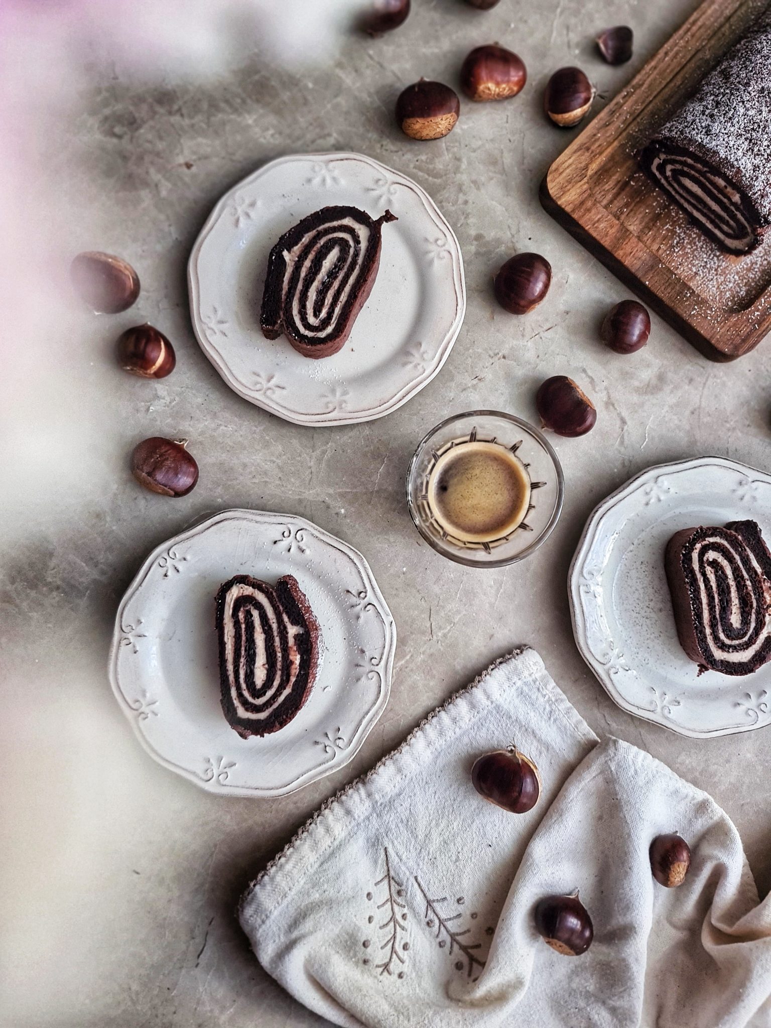 Rulada cu cacao si piure de castane