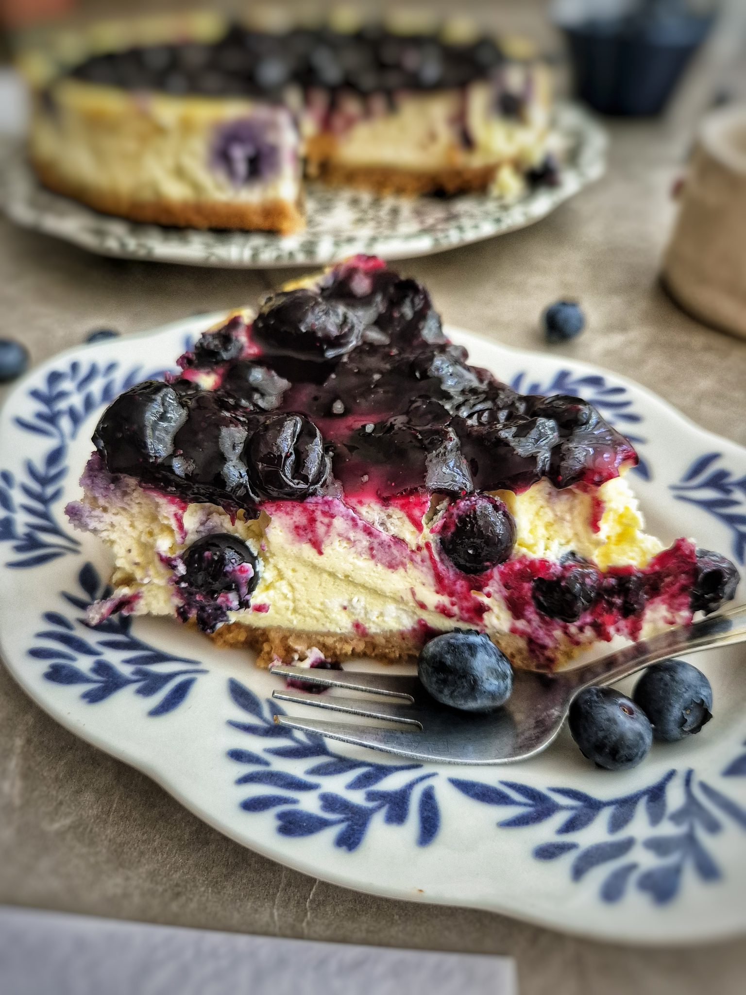 Cheesecake cu sos de afine