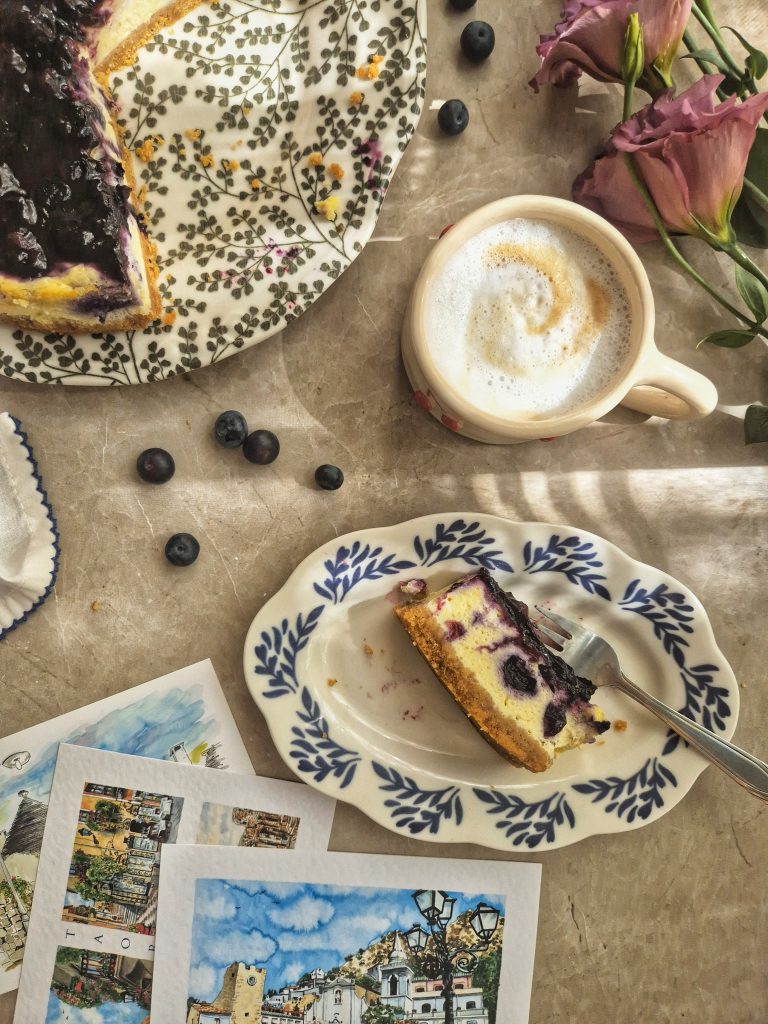 Cheesecake cu sos de afine