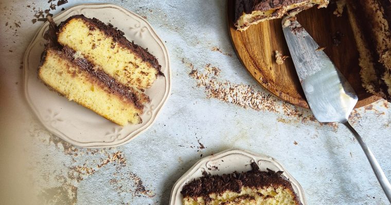 Tort clasic cu crema de cacao  si un sarbatorit special