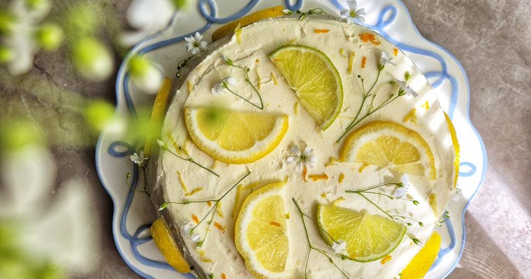 Tort cu vanilie, lemon curd si crema de branza