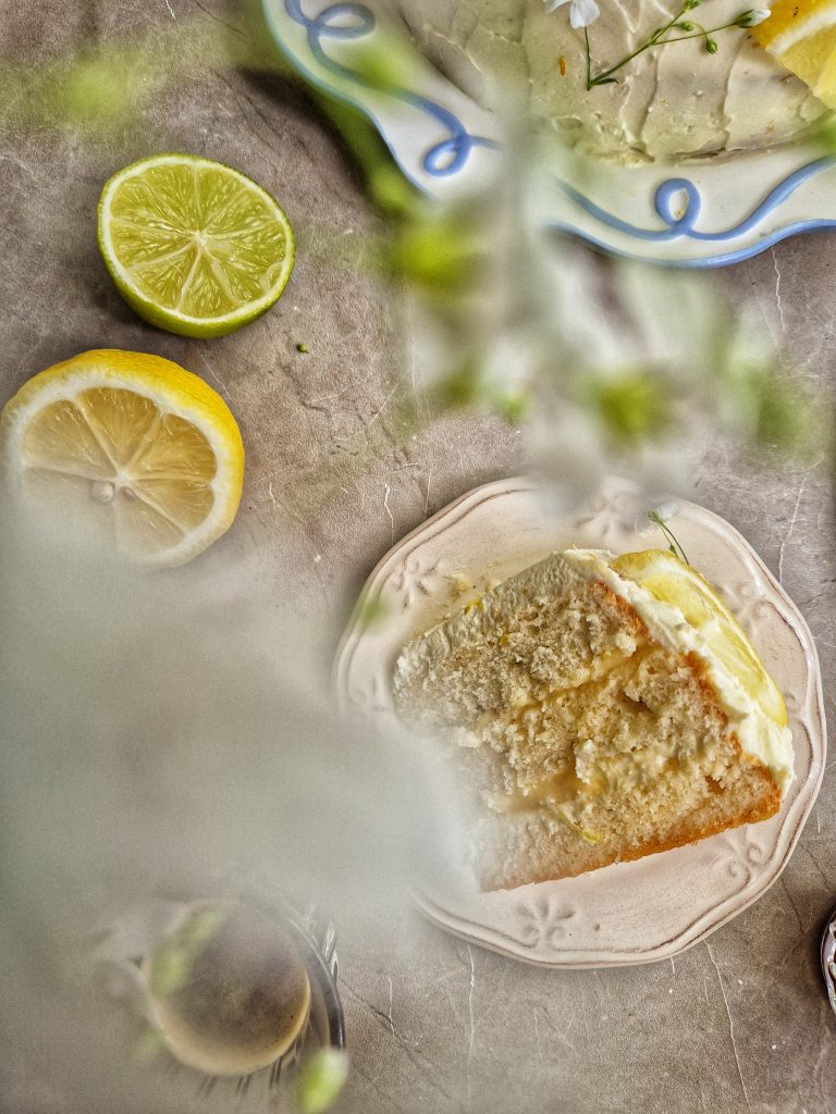 Tort cu crema de vanilie lemon curd si crema de branza